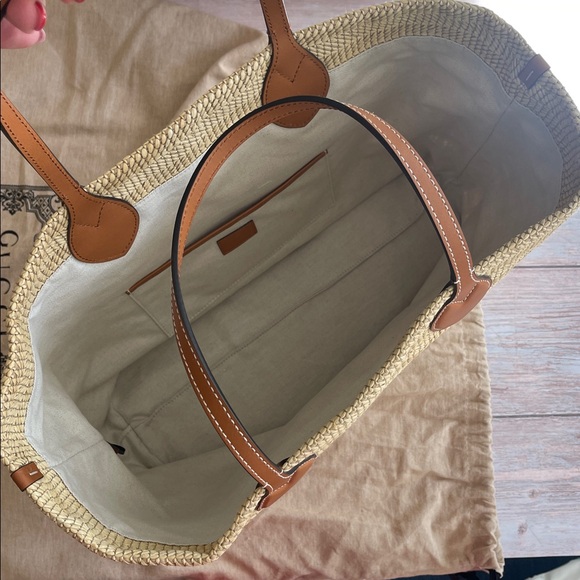 $3,750 New Authentic GUCCI Tote Medium logo leather-trimmed tote bag - Picture 16 of 17